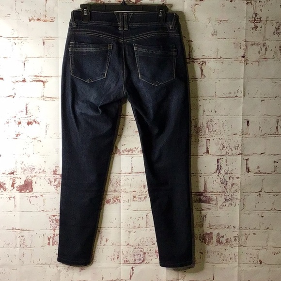 sac743♀️Low Rise Skinny Democracy Jeans w/ 27.5" Inseam - Picture 7 of 7